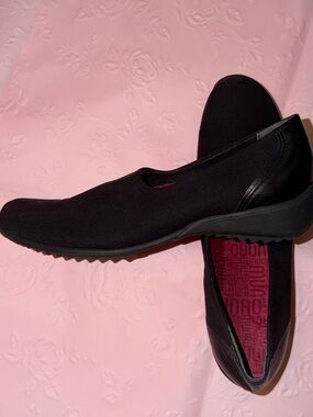 Munro Black Slip-On Knit Flats with Subtle Maroon Insole